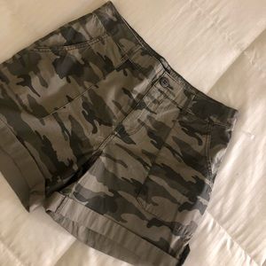 Sanctuary roll tab stone camo shorts